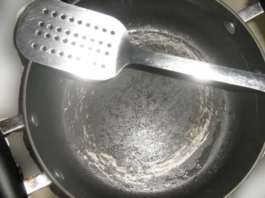 When should stainless steel pans be discarded?