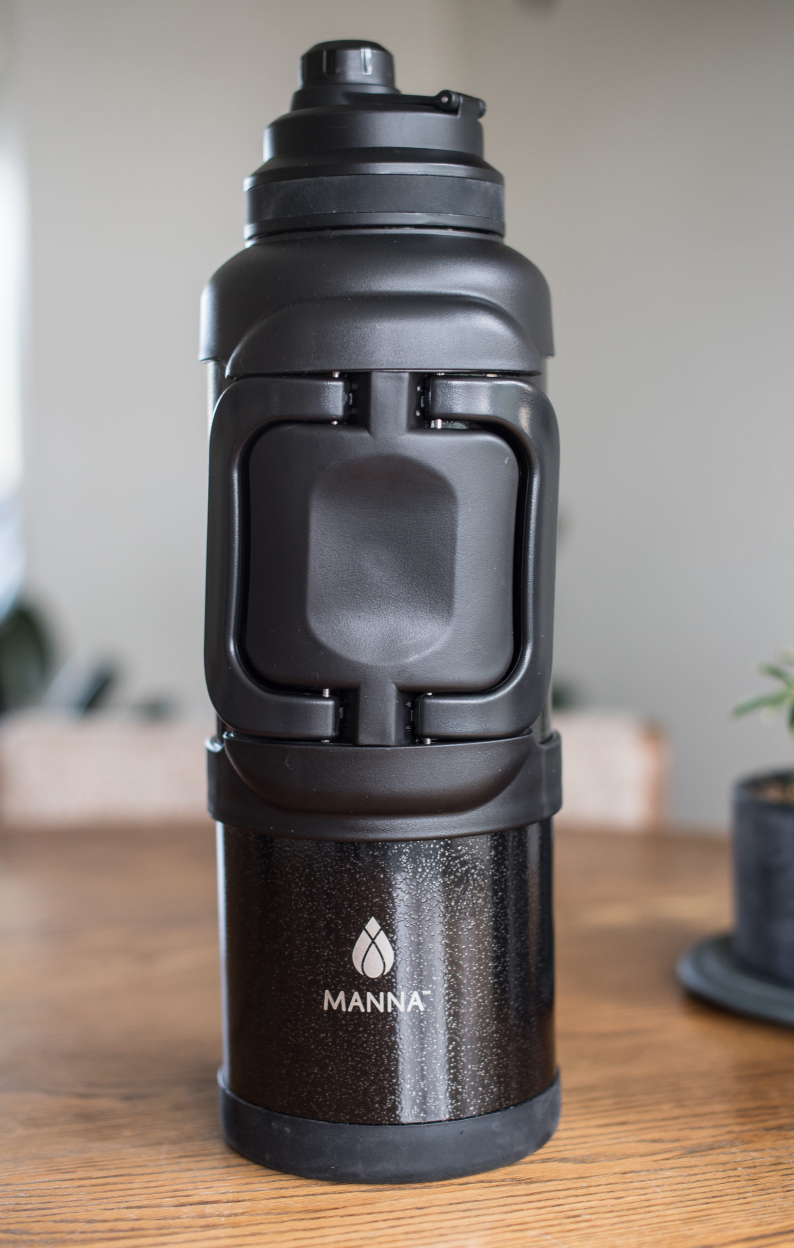 How to Keep Your Reusable Water Bottle Clean and Healthy – Manna Hydration